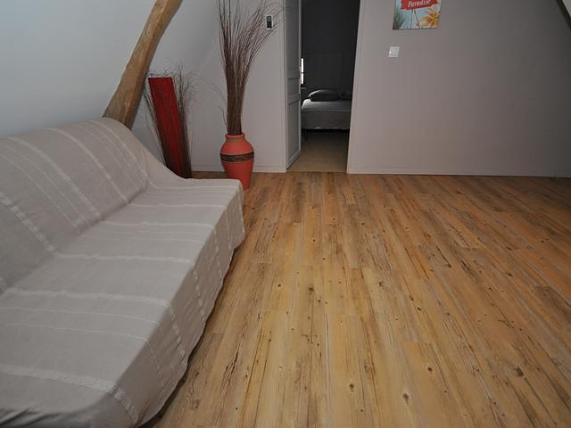 Mezzanine et son parquet en bois clair